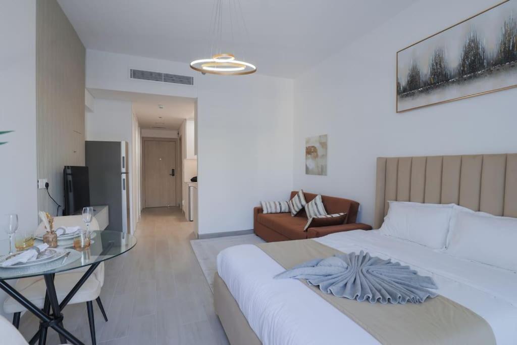 Apartment Chic In Jvc, Luma 22